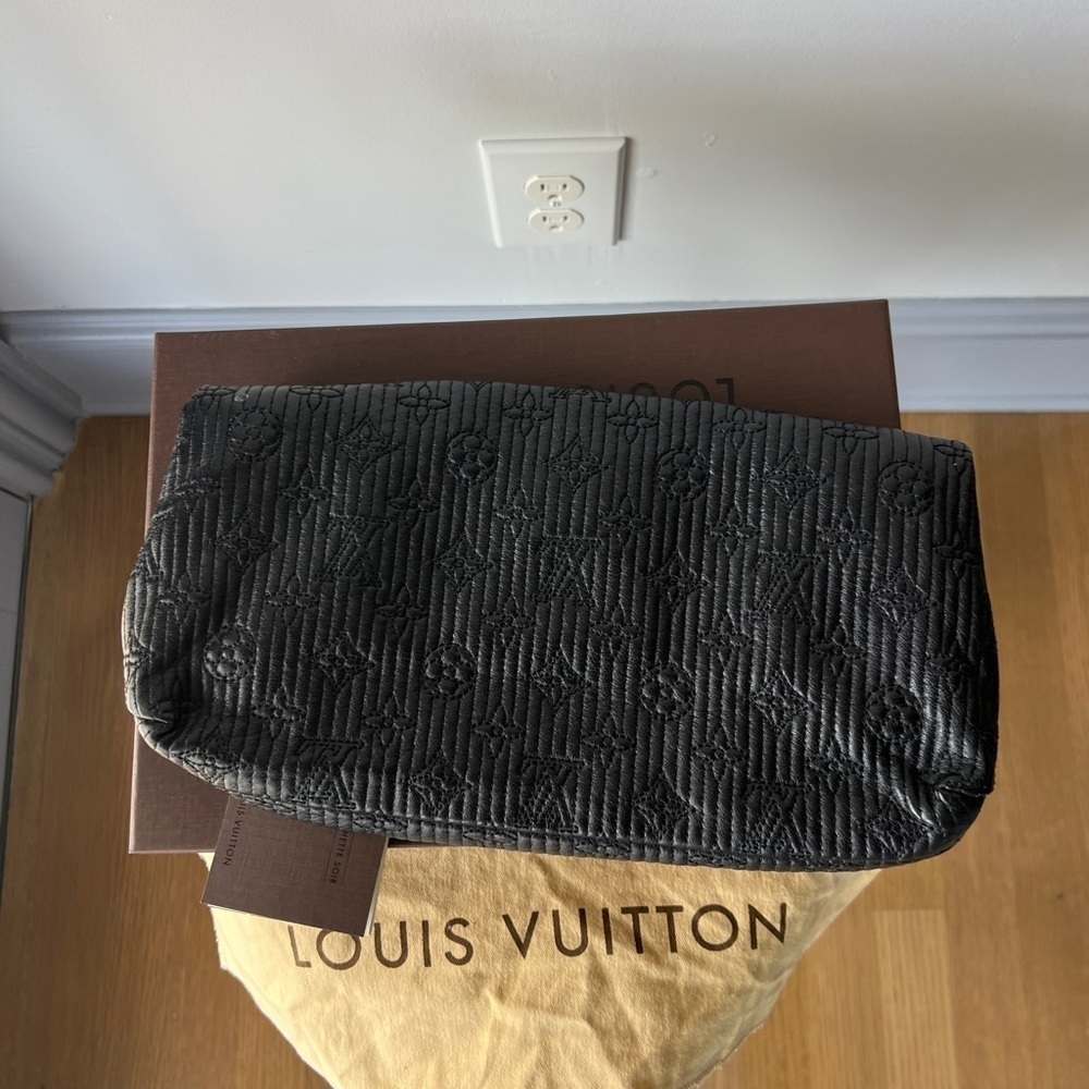 Louis Vuitton Altair Clutch Quilted Monogram Leather in Noire - Picture 3 of 15